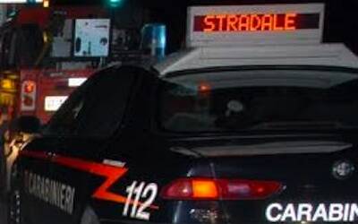 Carabinieri e Vigili del fuoco - Incidente stradale nottturno