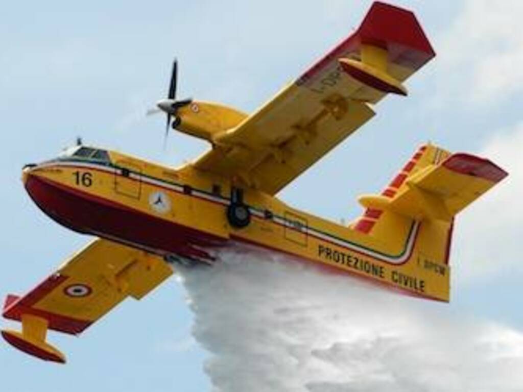 Incendi - Canadair Protezione civile