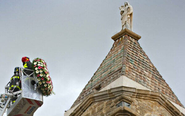 Vigili del fuoco Corona Madonna Rimedio - Foto dal sito basilica Rimedio