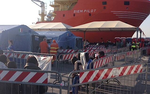 Migranti - Sbarco Cagliari - Siem Pilot nave