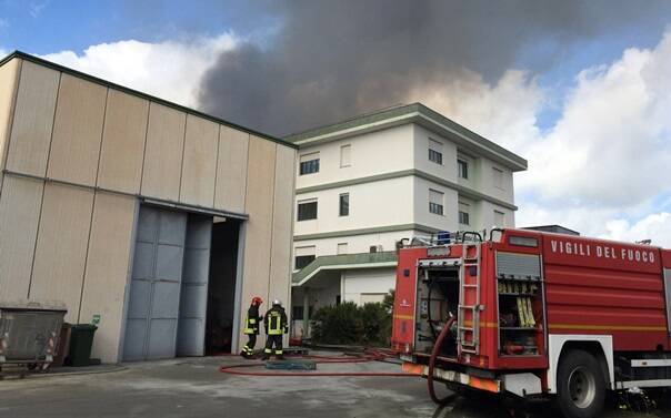 Santa Giusta - incendio coop allevatrici sarde