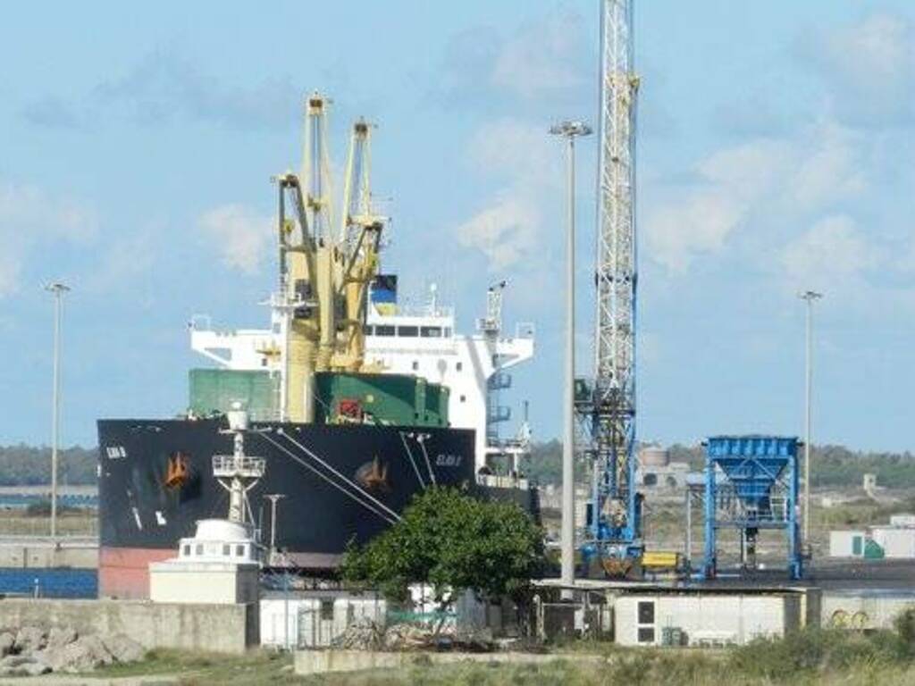 Oristano - Santa Giusta - Porto - Nave - Gru