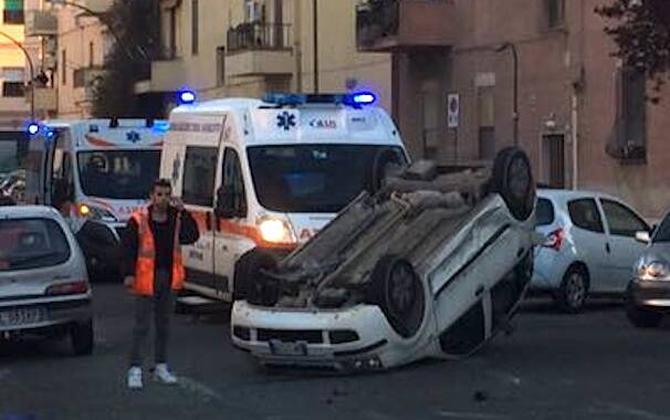 Oristano - Incidente - Auto ribaltata