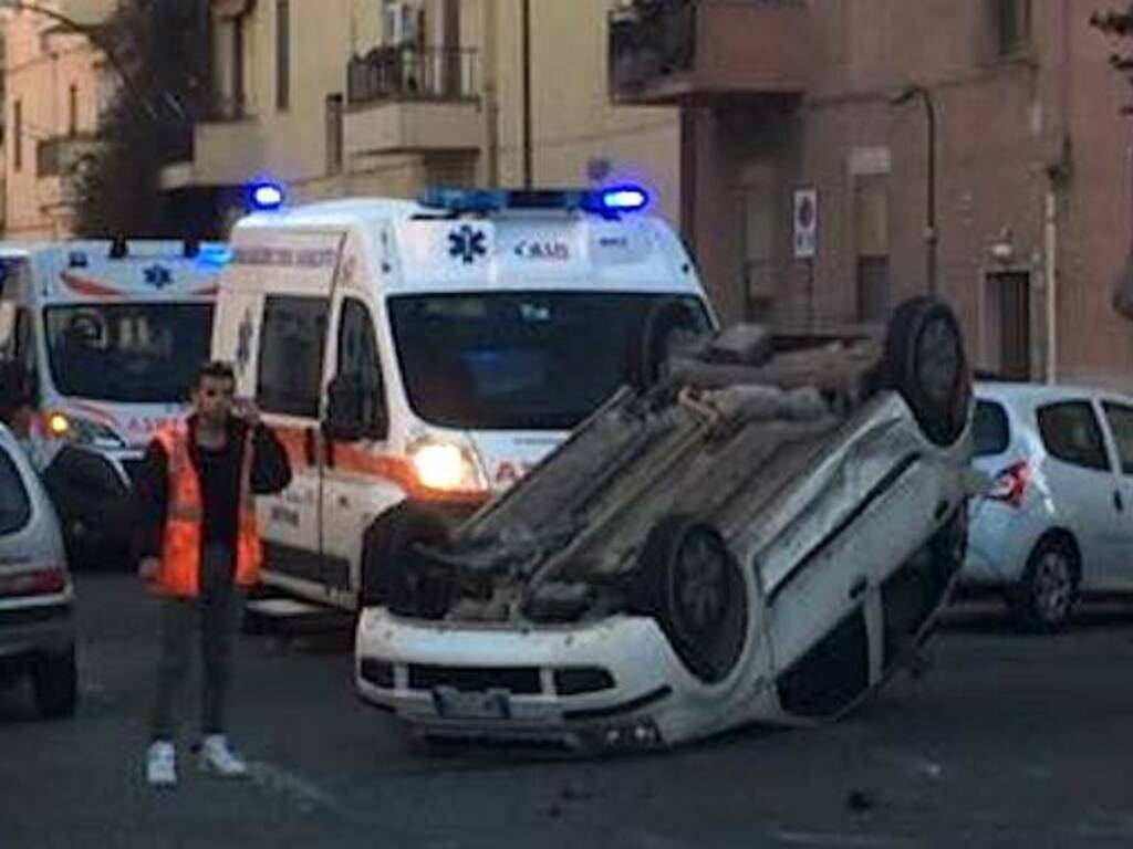 Oristano - Incidente - Auto ribaltata