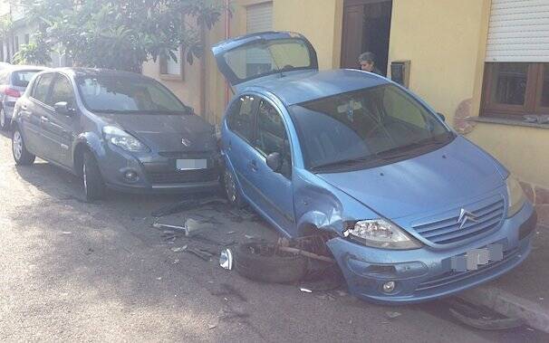 Oristano Via Lanusei Auto incidente