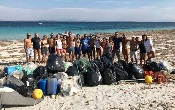 Isola di Mal di Ventre - pulizia spiaggia - Foto Area Marina Protetta