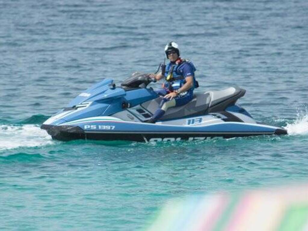 Polizia - moto d'acqua - mare