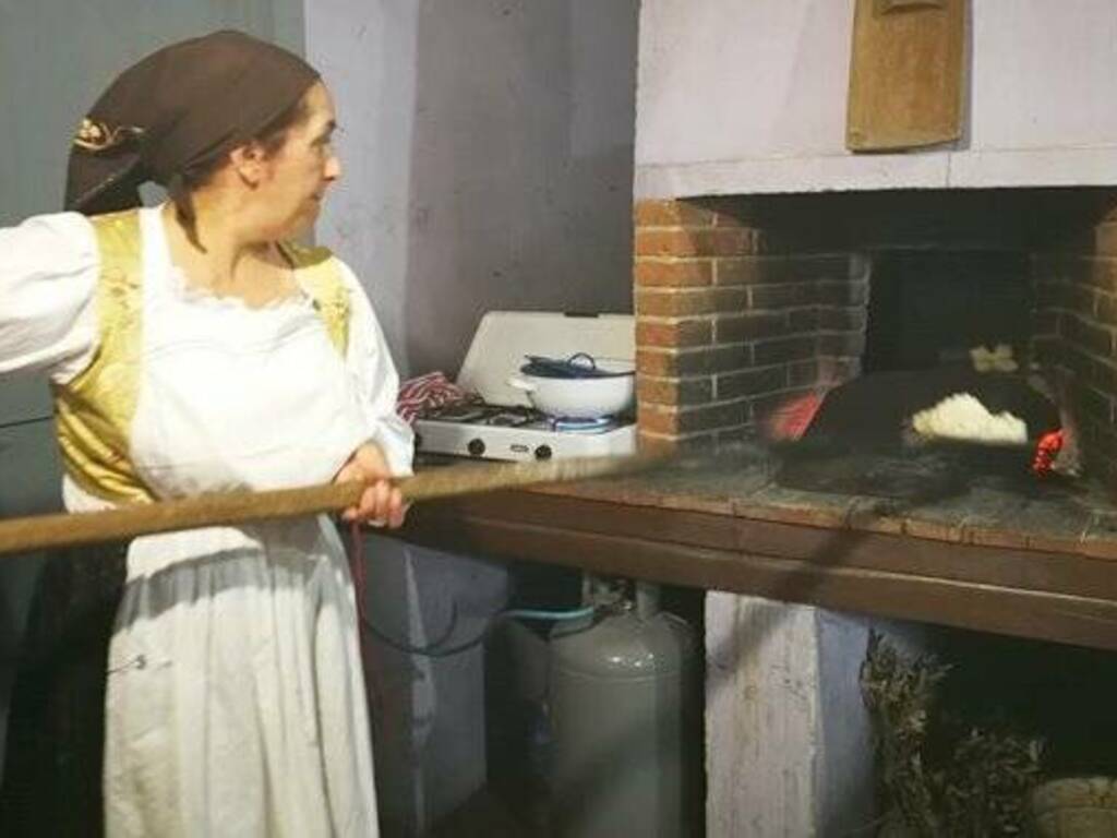 Villaurbana - sagra del pane 2018 - pane in forno