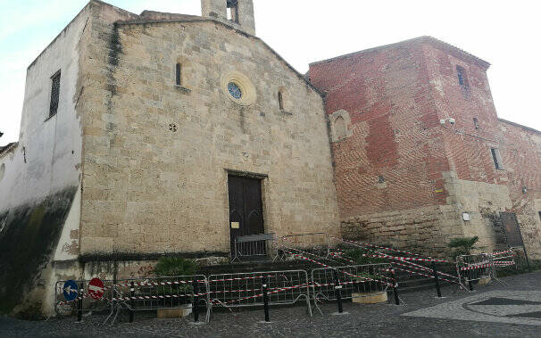 chiesa Santa Chiara oristano crolli transenne