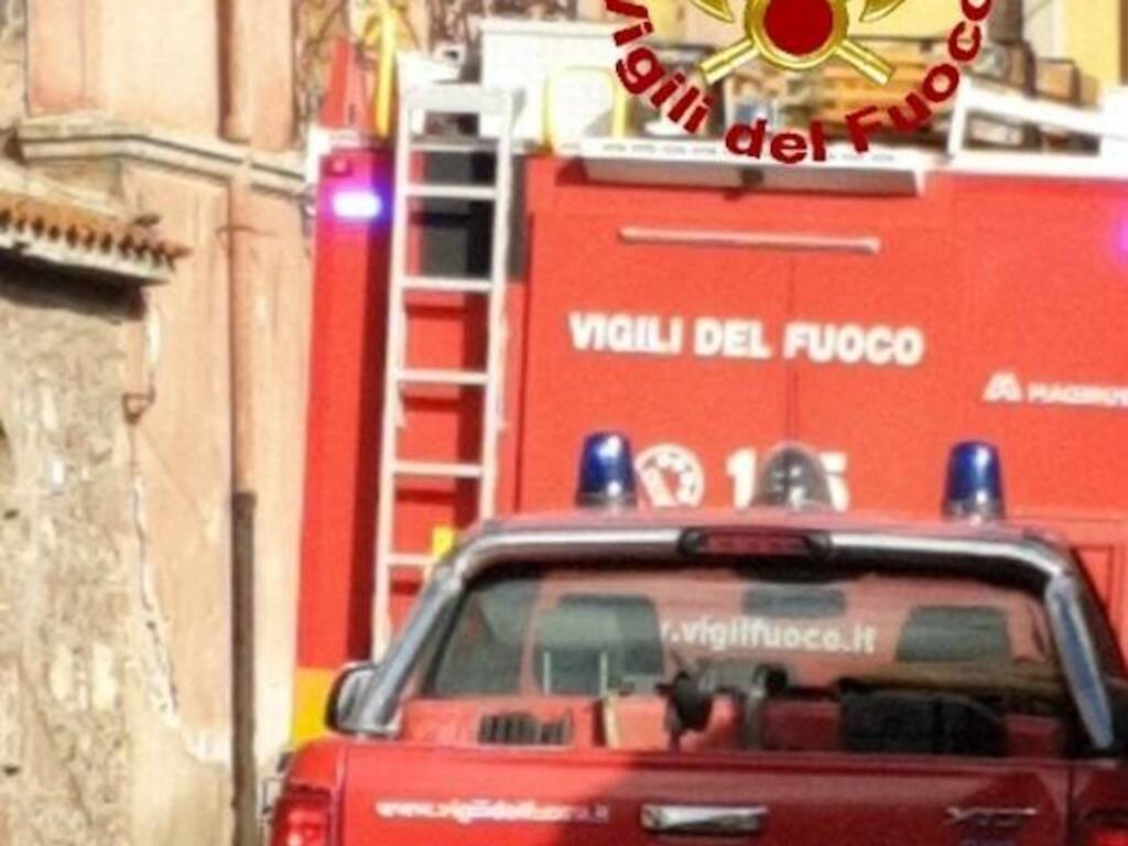 Abbasanta Vigili fuoco incendio