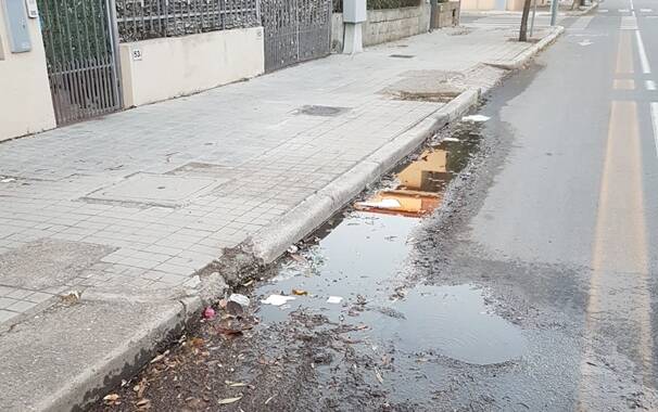 Oristano - viale Repubblica - perdita d'acqua