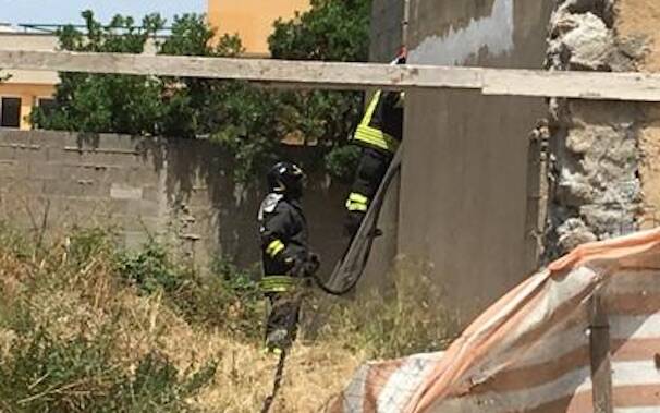 Oristano Vigili del fuoco Via Sassari incendio