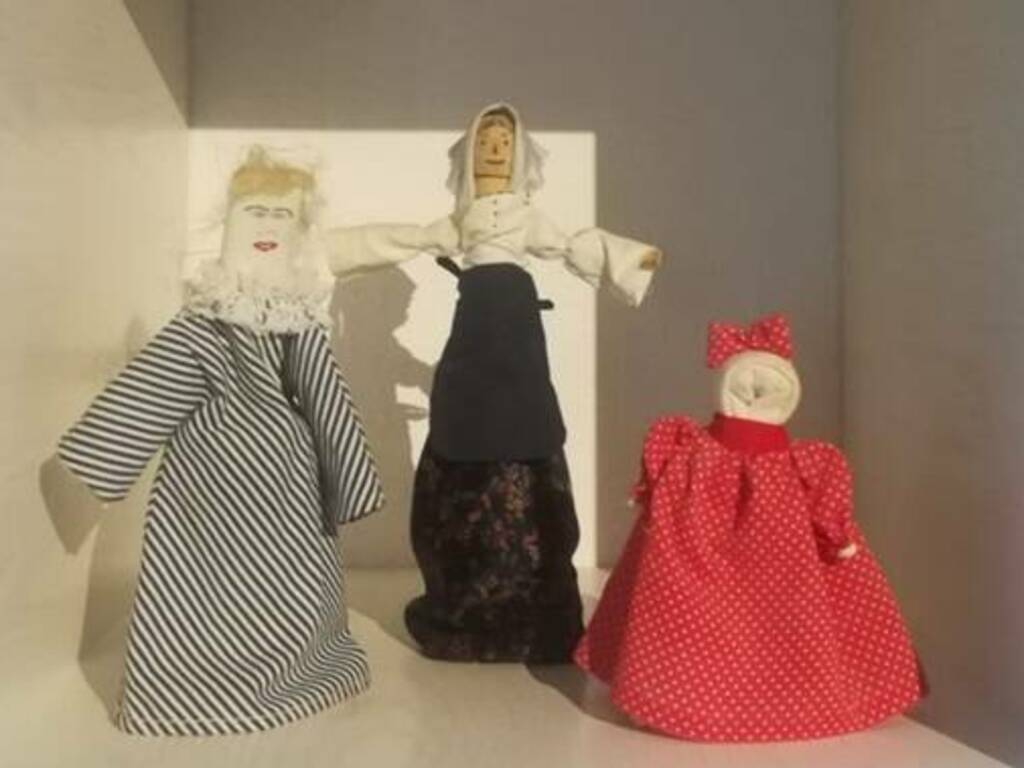 Bambole in pezza colorate - Museo del Giocattolo Tradizionale in Sardegna