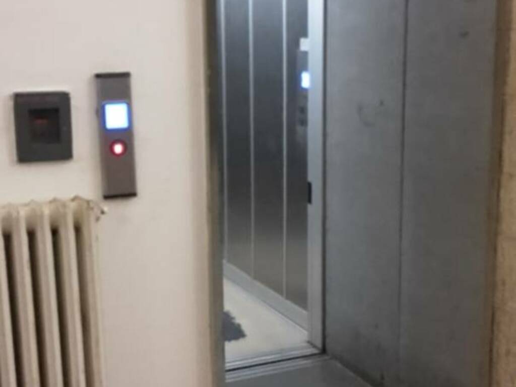 Oristano - comune - ascensore aggiustato