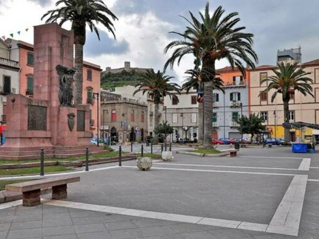 Monumento ai caduti - bosa piazza IV novembre