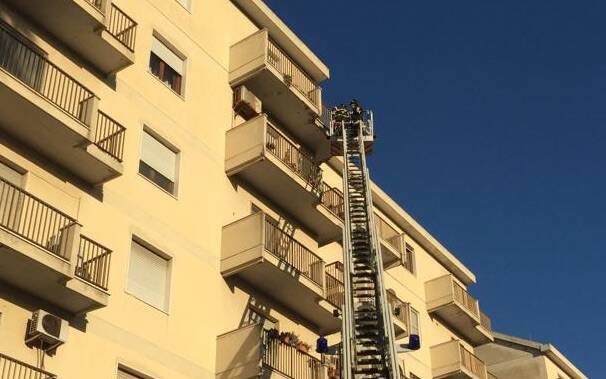 Oristano via croce calcinacci vigili fuoco