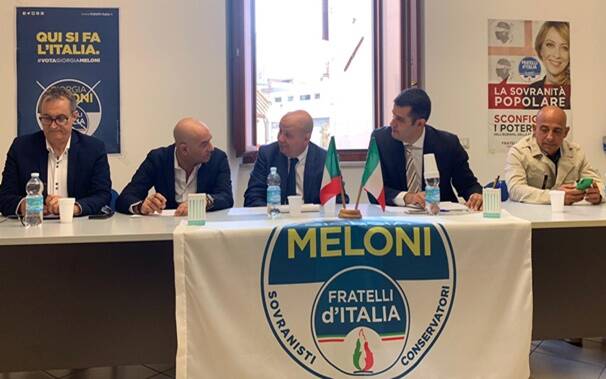 presentazione FdI Oristano conferenza stampa tavolo