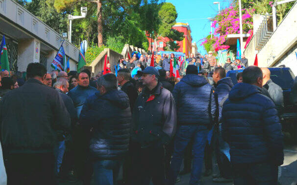 Cagliari - sit in cgil forestas