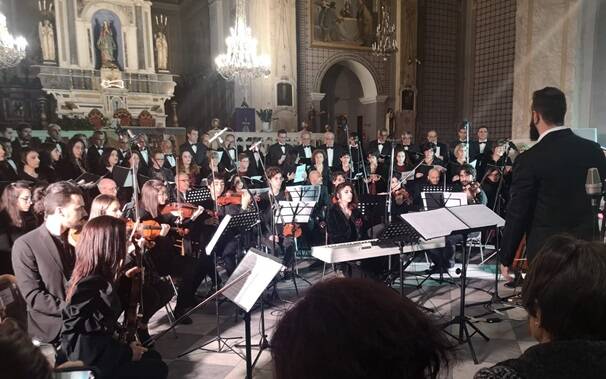 Coro orchestra Seneghe Notas de Chelu concerto 5