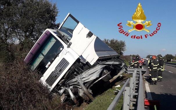 Incidente Statale 131 Paulilatino Camion