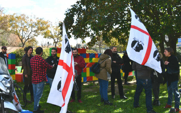 Oristano - collettivo furia rossa sit in processo