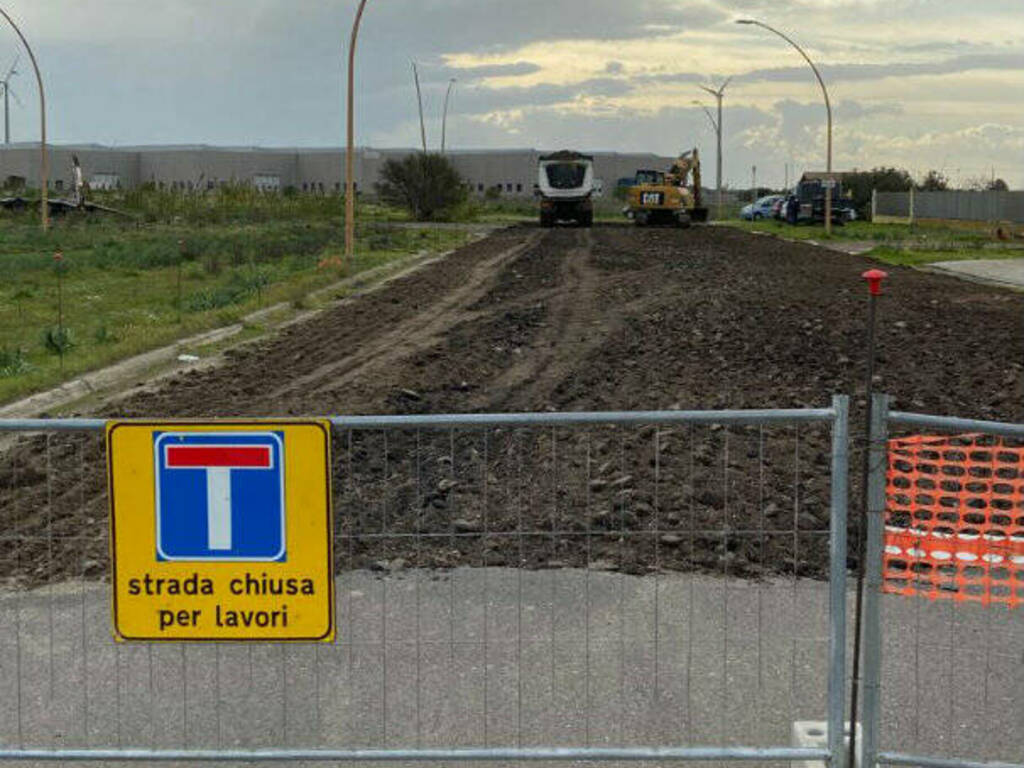 Terralba - lavori in corso zona industriale asfalto