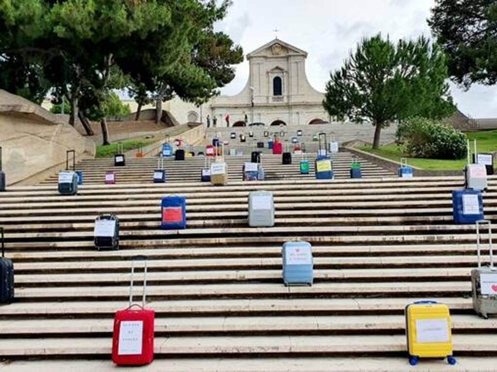 Cagliari - protesta agenzia viaggio