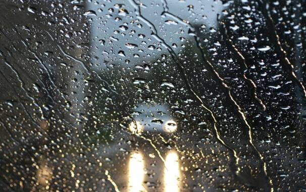 Pioggia auto maltempo