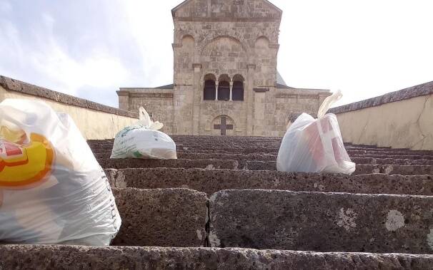 raccolta dei beni destinati alle famiglie bisognose santa giusta