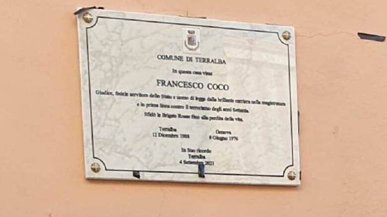 La lastra lapidea dedicata al giudice Francesco Coco - Foto Comune di Terralba