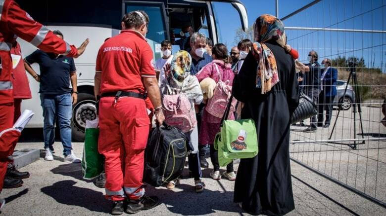 Partenze afghani profughi - Foto Croce Rossa