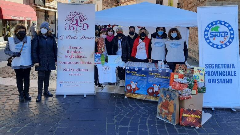 Siulp e Le belle donne raccolta benefica in piazza Roma