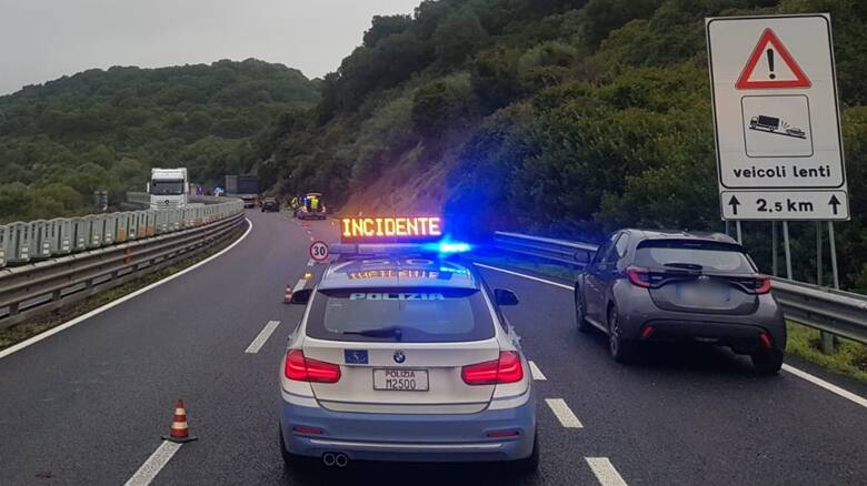 Statale 131 - Incidente camion e 2 auto