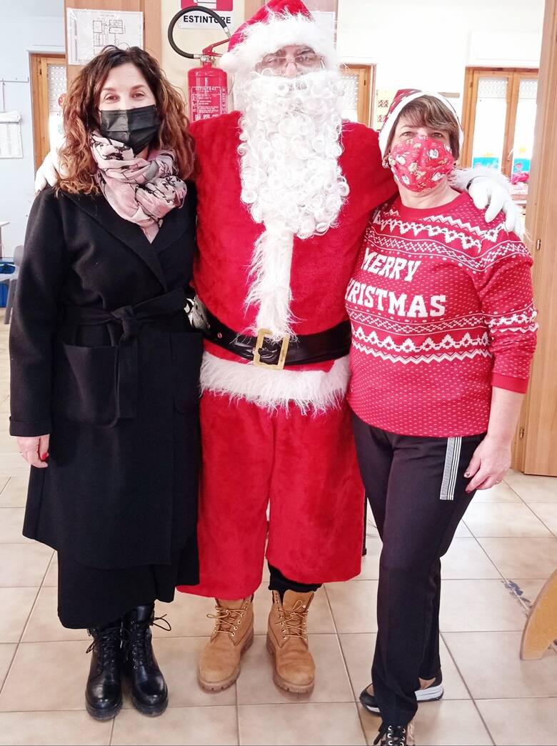 Terralba - Babbo Natale a scuola assessora Orrù