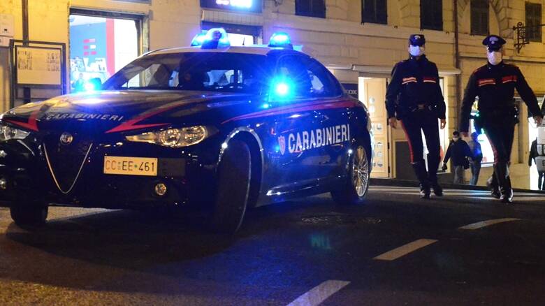 Carabinieri - notte - strada - mascherina