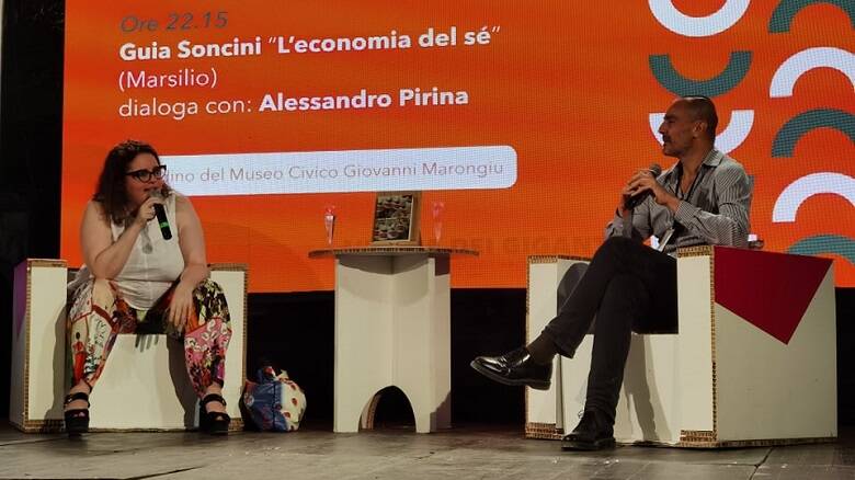 Guia Soncini dialoga con Alessandro Pirina - Foto Ufficio Stampa Fondazione Mont'e Prama