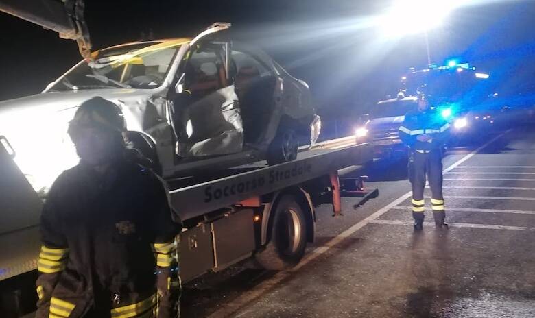 San Nicolo d'Arcidano incidente stradale statale 126