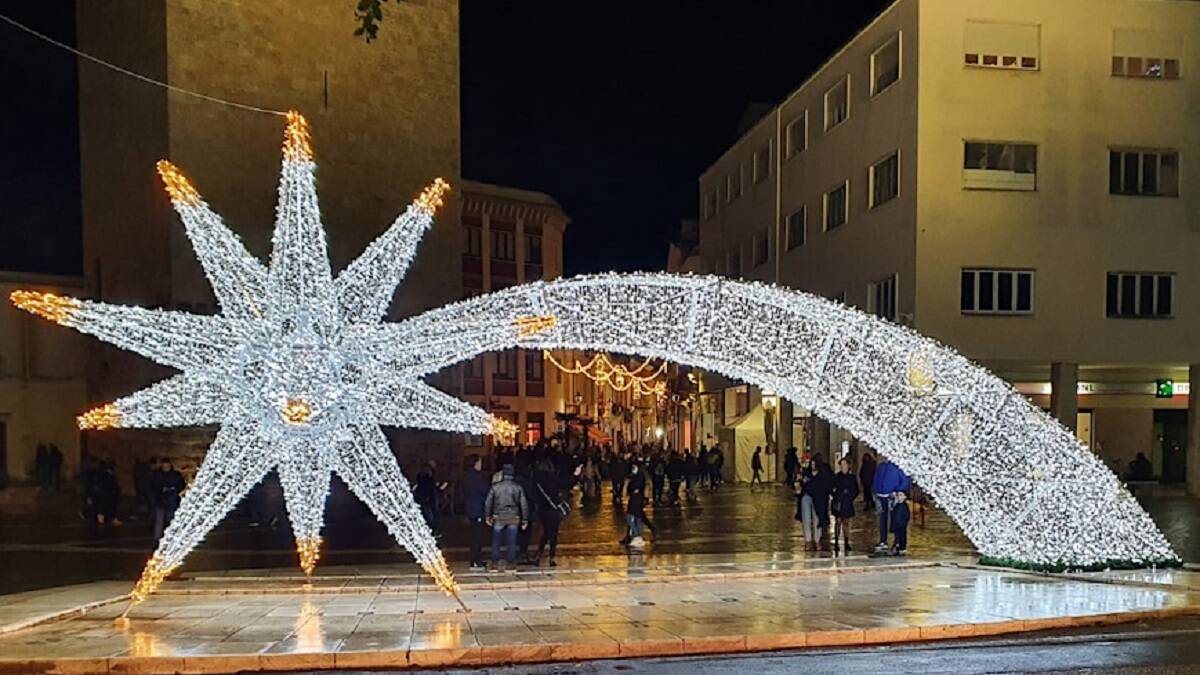 La stella di Natale in piazza Roma