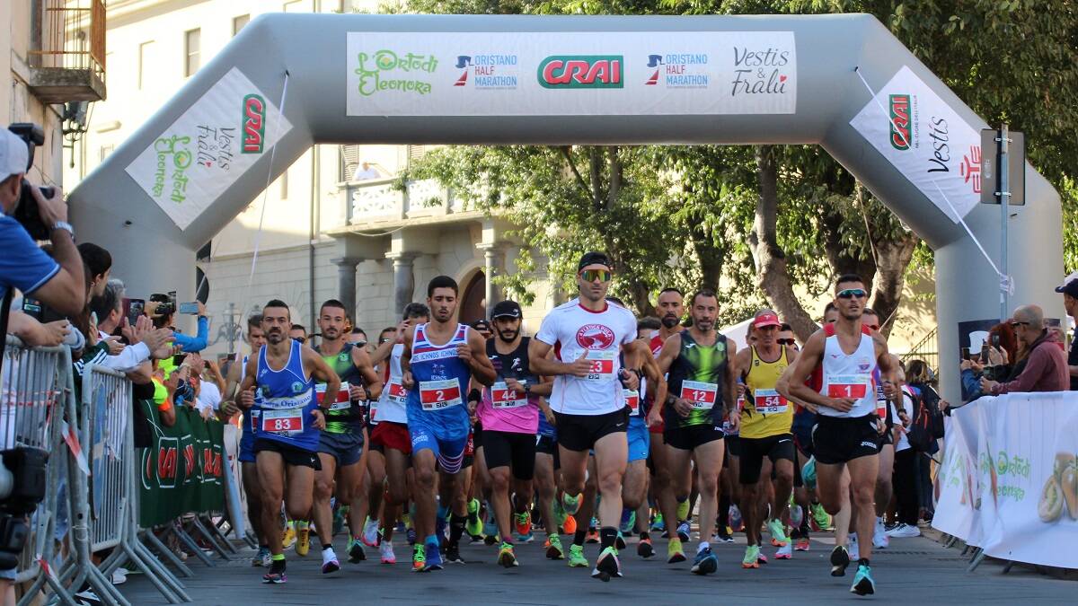 La partenza della Mezza Maratona del Giudicato di Oristano dello scorso 18 settembre 2022