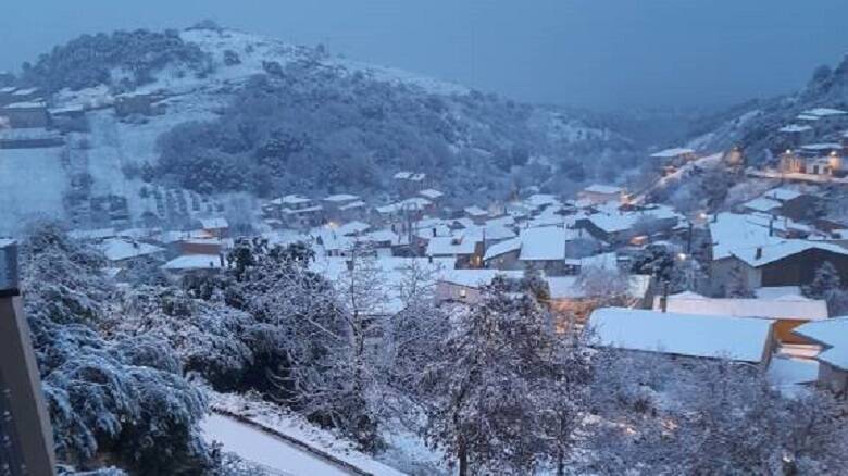 Fiocchi bianchi a Santu Lussurgiu: che spettacolo la neve nel Montiferru