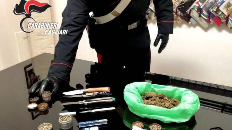 droga carabinieri coltelli sanluri