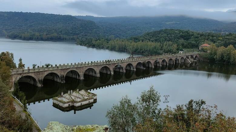 Ula Tirso vecchia diga Santa Chiara - Lago Omodeo