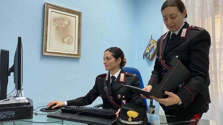 carabinieri donne internet oniferi