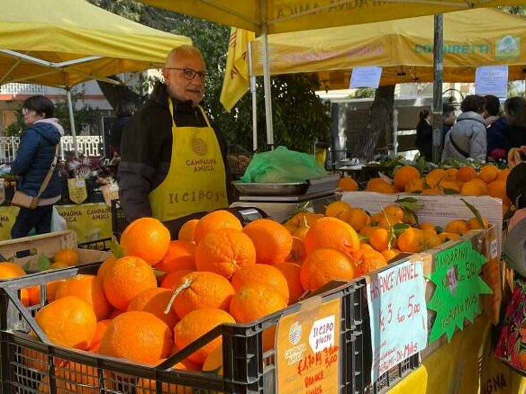 mercato Campagna Amica piazza San Martino Oristano arance