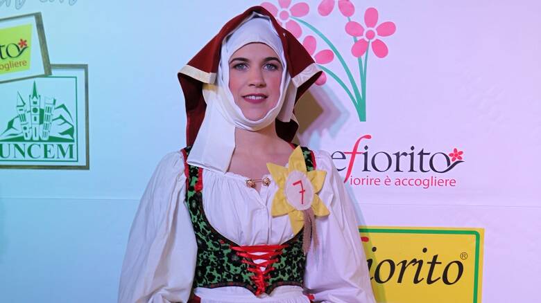 Giada Scanu con l'abito tradizionale di Sorradile - Foto Comuni Fioriti Asproflor