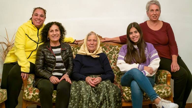 Da sinistra Simona Demelas, Stefana Murgia, Giuseppina Canu, Beatrice Ponti e Barbara Meli - Foto Le Notti di Santa Lucia