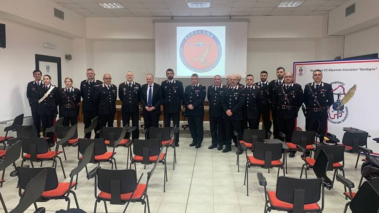 I carabinieri con il prefetto Salvatore Angieri - Foto Prefettura di Oristano