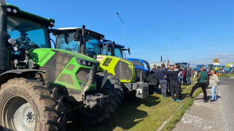 I trattori degli agricoltori oristanesi al Porto di Oristano - Santa Giusta