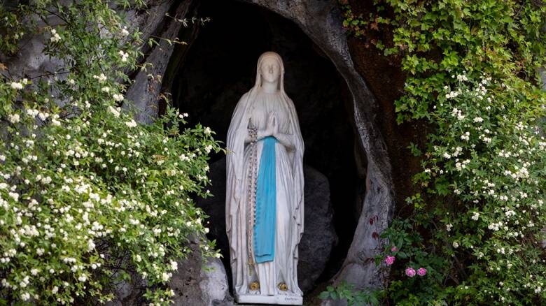 La statua della Madonna di Lourdes - Sanctuaire Notre-Dame de Lourdes 