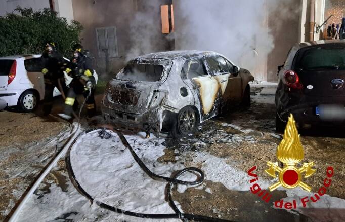 Auto in fiamme - Olbia